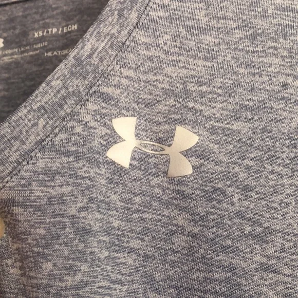 Women’s Under Armour V-Neck T-Shirt Size XS - Picture 2 of 8
